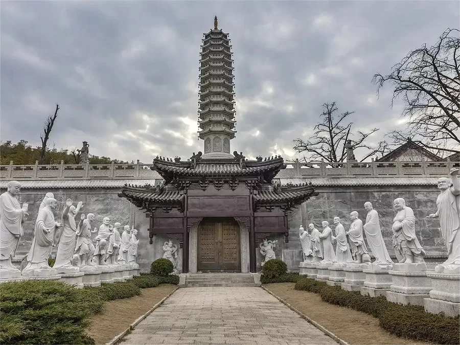 longchang-temple-in-baohua-mountain-national-forest-park-jpg longchang-temple-in-baohua-mountain-national-forest-park-jpg