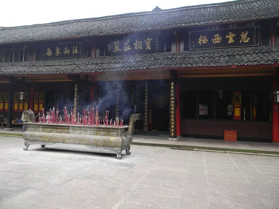 mahavira-hall-in-baoguo-temple-jpg mahavira-hall-in-baoguo-temple-jpg