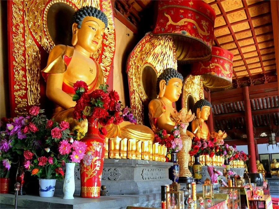 mahavira-hall-in-daxiangguo-temple-jpg mahavira-hall-in-daxiangguo-temple-jpg