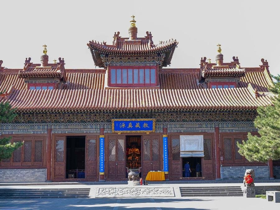 mahavira-hall-in-fahua-temple-datong mahavira-hall-in-fahua-temple-datong