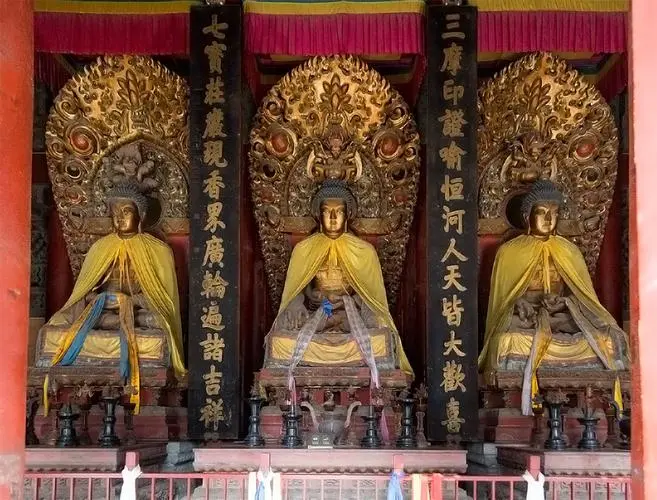 main-hall-in-pule-temple-chengde main-hall-in-pule-temple-chengde