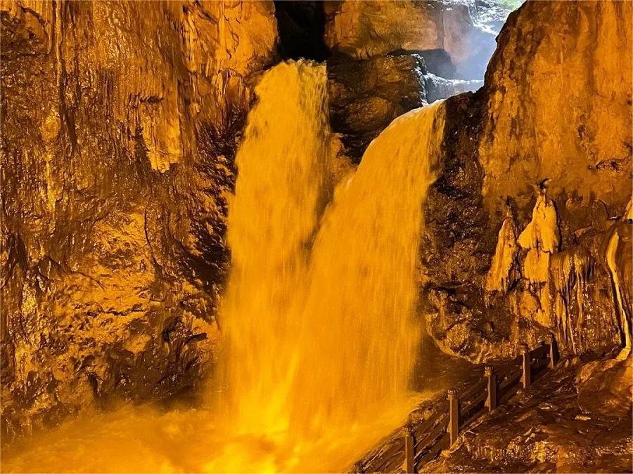 male-and-female-flying-waterfalls-in-jiuxiang-scenic-area-jpg male-and-female-flying-waterfalls-in-jiuxiang-scenic-area-jpg