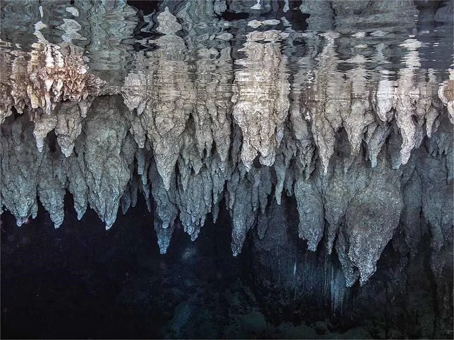 marvellous-stalactite-in-longshuixia-gap-jpeg marvellous-stalactite-in-longshuixia-gap-jpeg