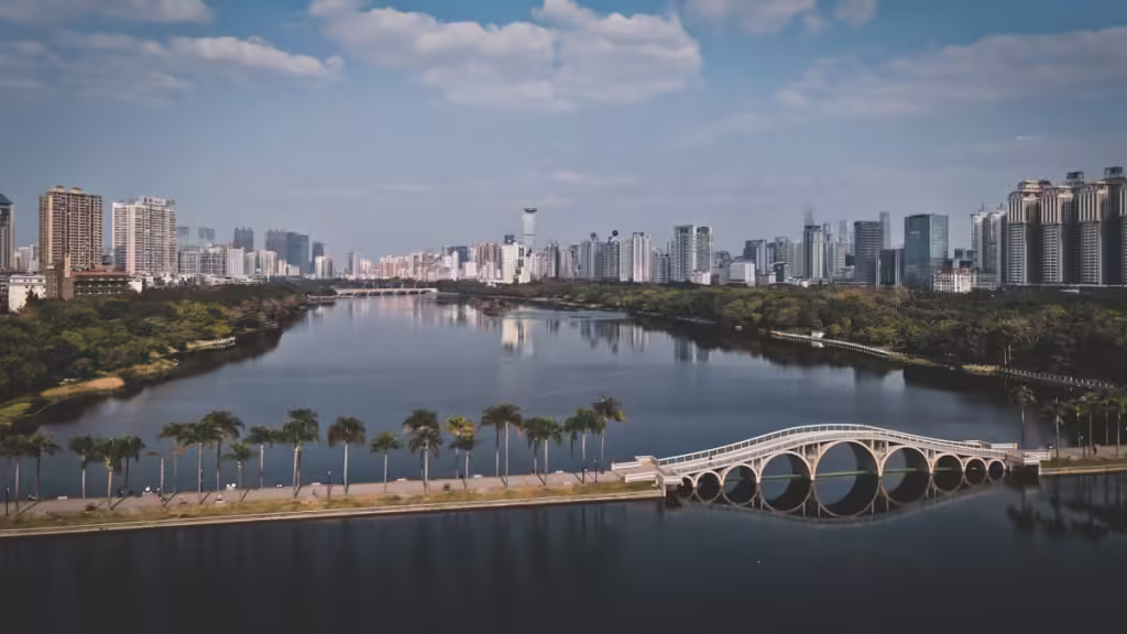 nanhu-park-nanning-1024x576.avif_