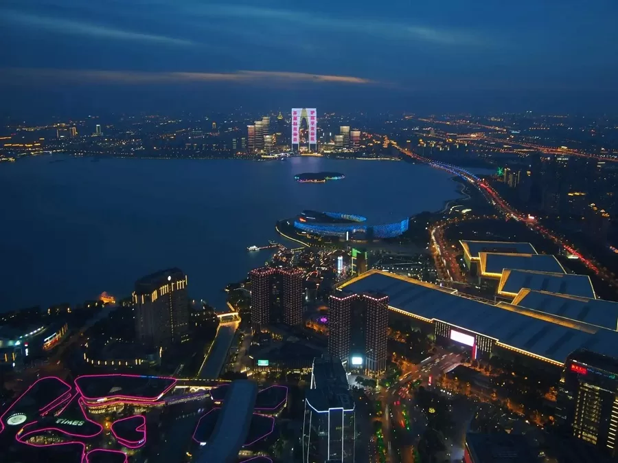 night-light-shows-in-jinji-lake-jpg night-light-shows-in-jinji-lake-jpg
