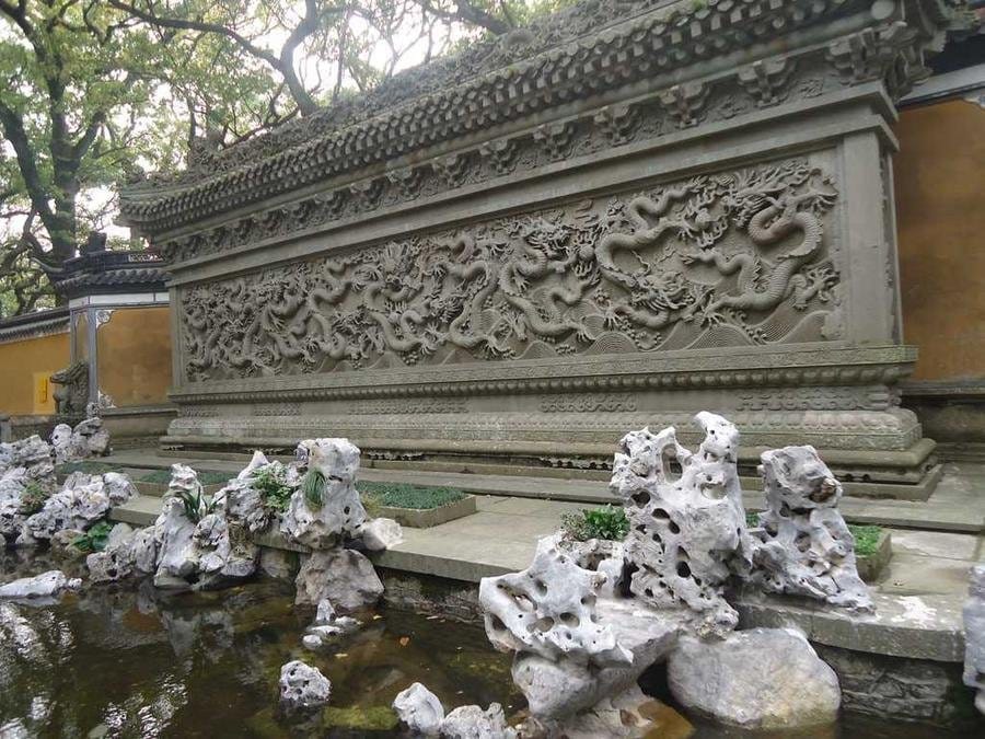 nine-dragon-wall-in-fayu-temple-zhoushan nine-dragon-wall-in-fayu-temple-zhoushan