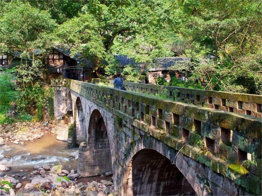 one-stone-three-streles-in-dongxi-ancient-town one-stone-three-streles-in-dongxi-ancient-town