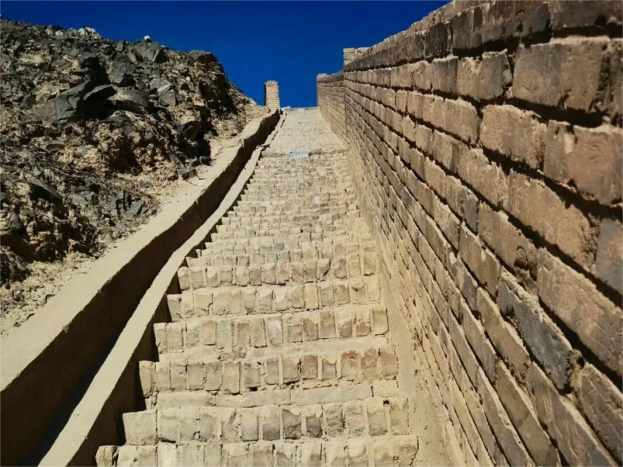 overhanging-great-wall-2-jpg overhanging-great-wall-2-jpg