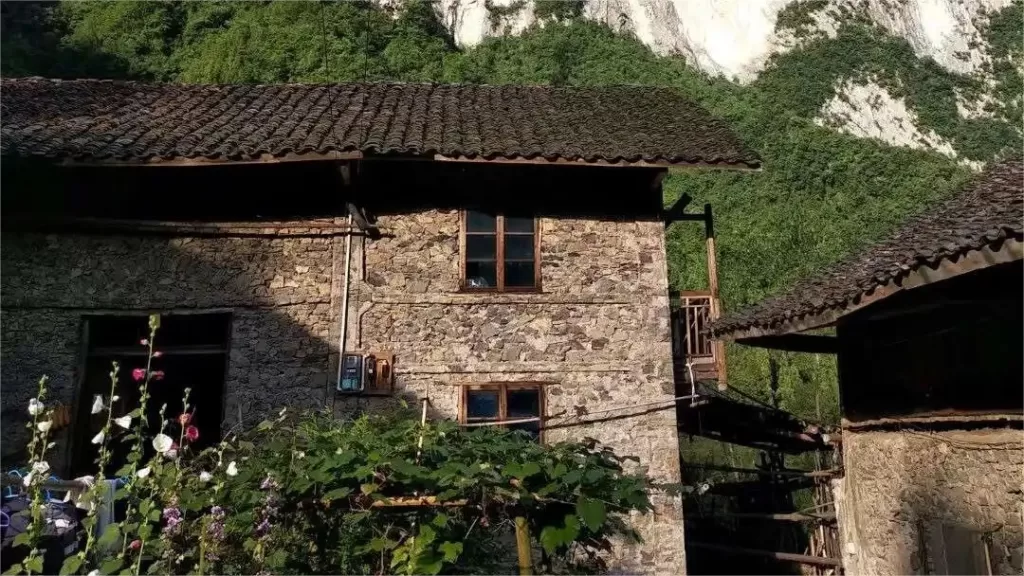 pristine-village-in-luyuanping-canyon-1024x576-1 pristine-village-in-luyuanping-canyon-1024x576-1