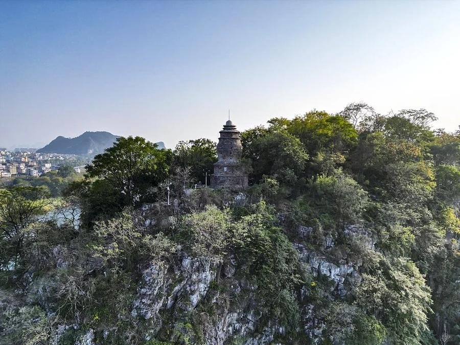 puxian-pagoda-in-elephant-trunk-hill puxian-pagoda-in-elephant-trunk-hill