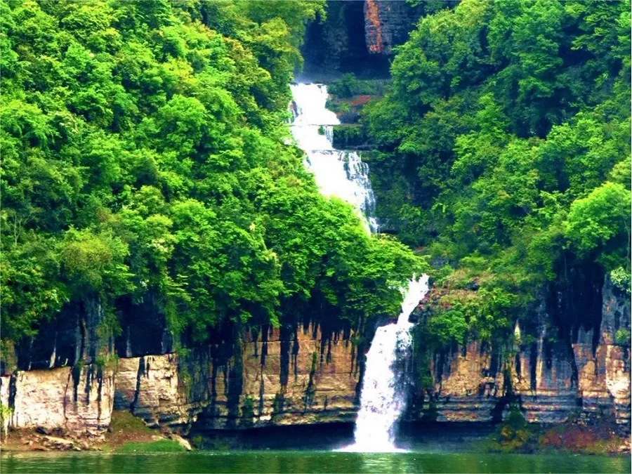 qianpu-gorge-in-enshi-daqing-river-scenic-area-jpg qianpu-gorge-in-enshi-daqing-river-scenic-area-jpg