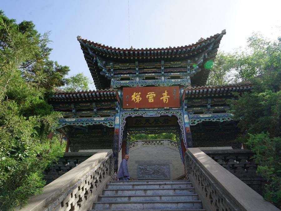qinyun-steps-in-wuquanshan-park qinyun-steps-in-wuquanshan-park