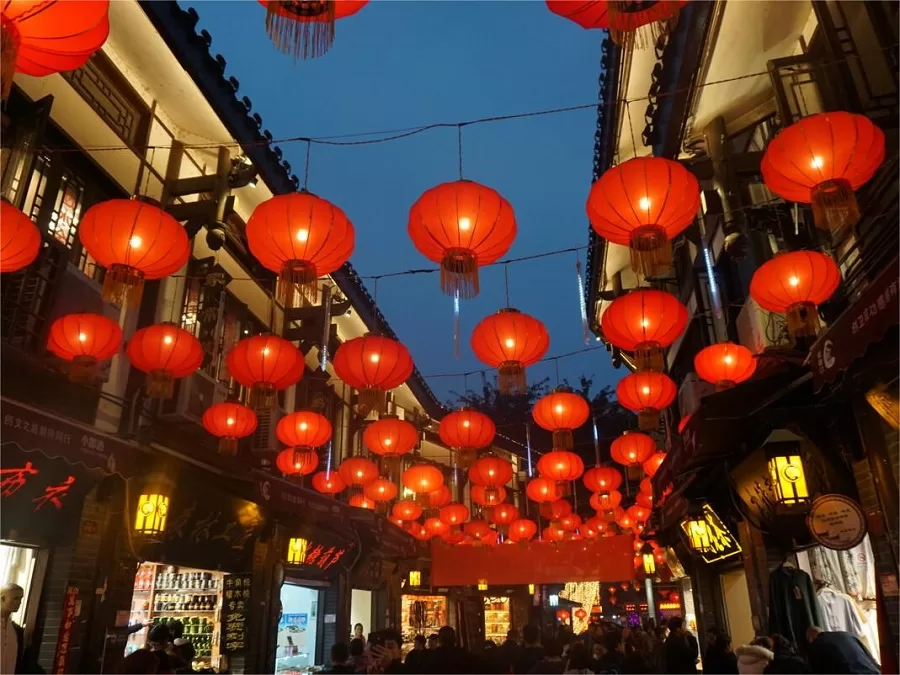 red-lanterns-and-festivals-in-ciqikou-ancient-town-jpg red-lanterns-and-festivals-in-ciqikou-ancient-town-jpg