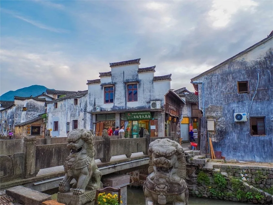 riverside-dwellings-in-longmen-ancient-town-jpeg riverside-dwellings-in-longmen-ancient-town-jpeg