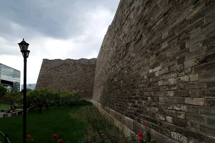 ruins-of-the-city-wall-in-beijing-ming-city-wall-ruins-park-jpg ruins-of-the-city-wall-in-beijing-ming-city-wall-ruins-park-jpg