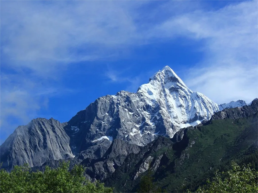 san-gu-niang-mountain-in-siguniang-scenic-area-jpg san-gu-niang-mountain-in-siguniang-scenic-area-jpg