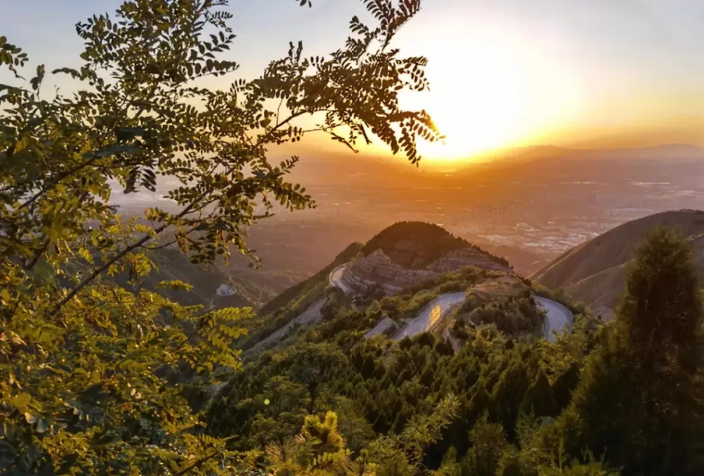 scenic-beauty-of-mount-li-1024x693-1 scenic-beauty-of-mount-li-1024x693-1