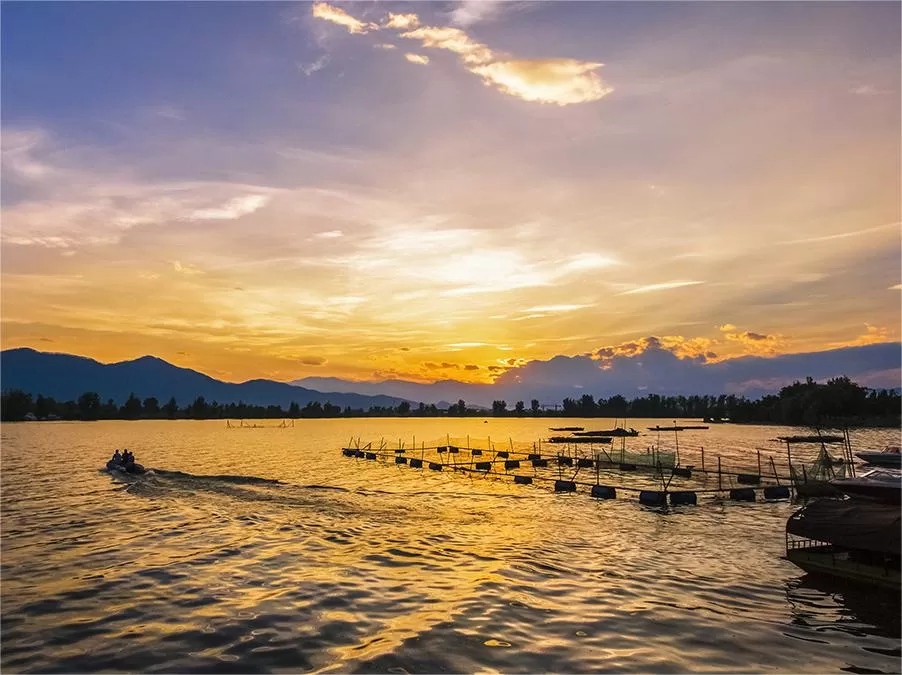 scenic-beauty-of-qionghai-lake-jpg scenic-beauty-of-qionghai-lake-jpg