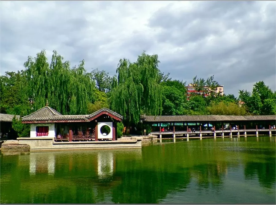 scenic-lake-in-tuanjiehu-park-jpg scenic-lake-in-tuanjiehu-park-jpg