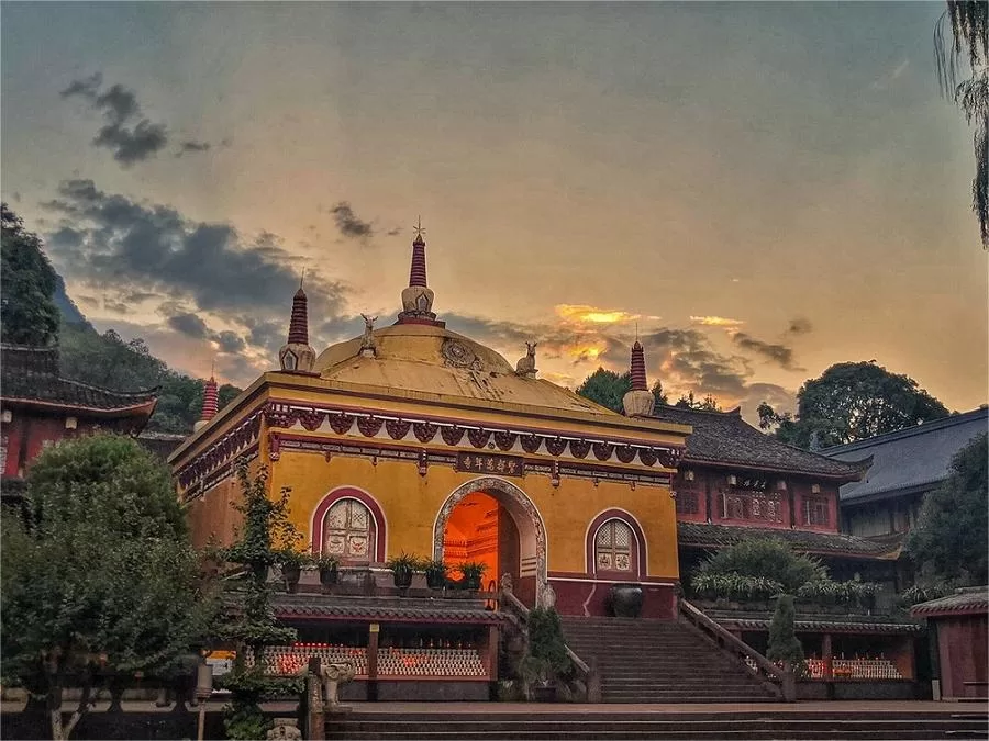 scenic-surroundings-in-wannian-temple-jpg scenic-surroundings-in-wannian-temple-jpg