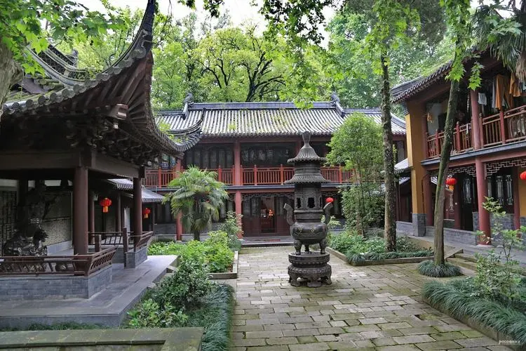 serene-temple-complex-of-linggu-temple serene-temple-complex-of-linggu-temple