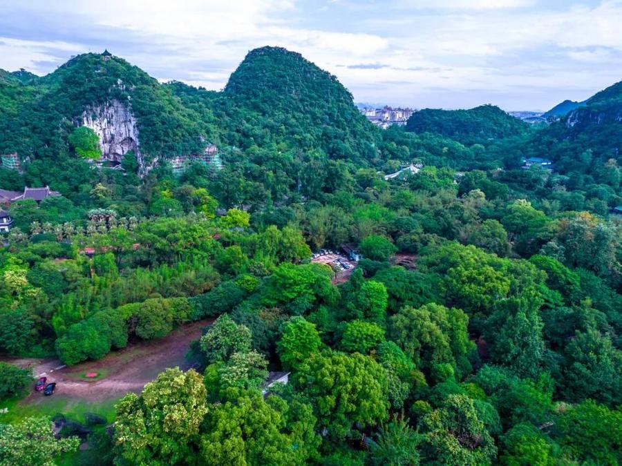 seven-star-mountain-in-severn-star-park-guilin seven-star-mountain-in-severn-star-park-guilin