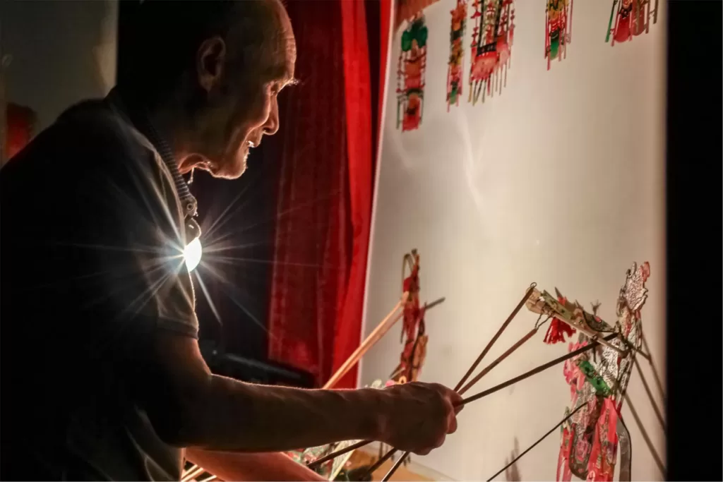 shadow-puppetry-in-yongxing-fang-1024x683-1 shadow-puppetry-in-yongxing-fang-1024x683-1