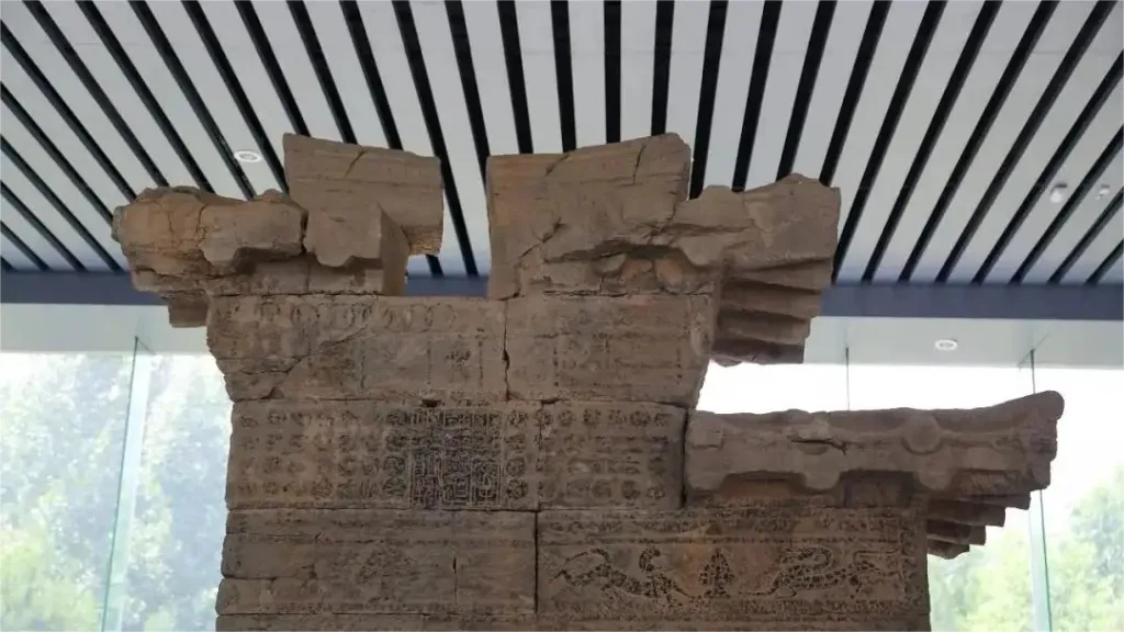 shaoshi-que-gates-1024x576-1 shaoshi-que-gates-1024x576-1