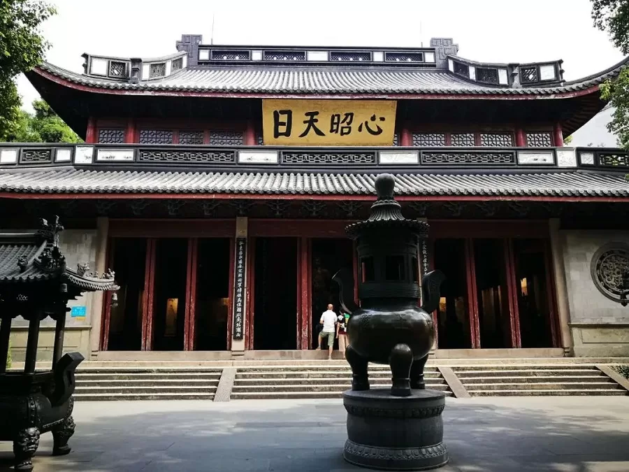 shrines-in-tomb-of-yue-fei-jpg-1 shrines-in-tomb-of-yue-fei-jpg-1