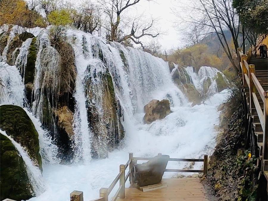 shuzheng-waterfall-in-jiuzhai-valley shuzheng-waterfall-in-jiuzhai-valley