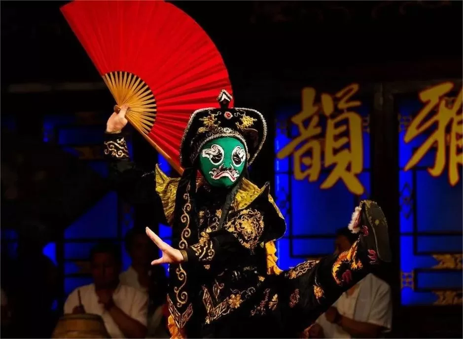 sichuan-opera-in-jinli-pedestiran-street-jpg sichuan-opera-in-jinli-pedestiran-street-jpg
