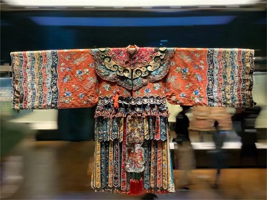 silk-embroidery-in-shanghai-museum-of-arts-and-crafts-jpg silk-embroidery-in-shanghai-museum-of-arts-and-crafts-jpg