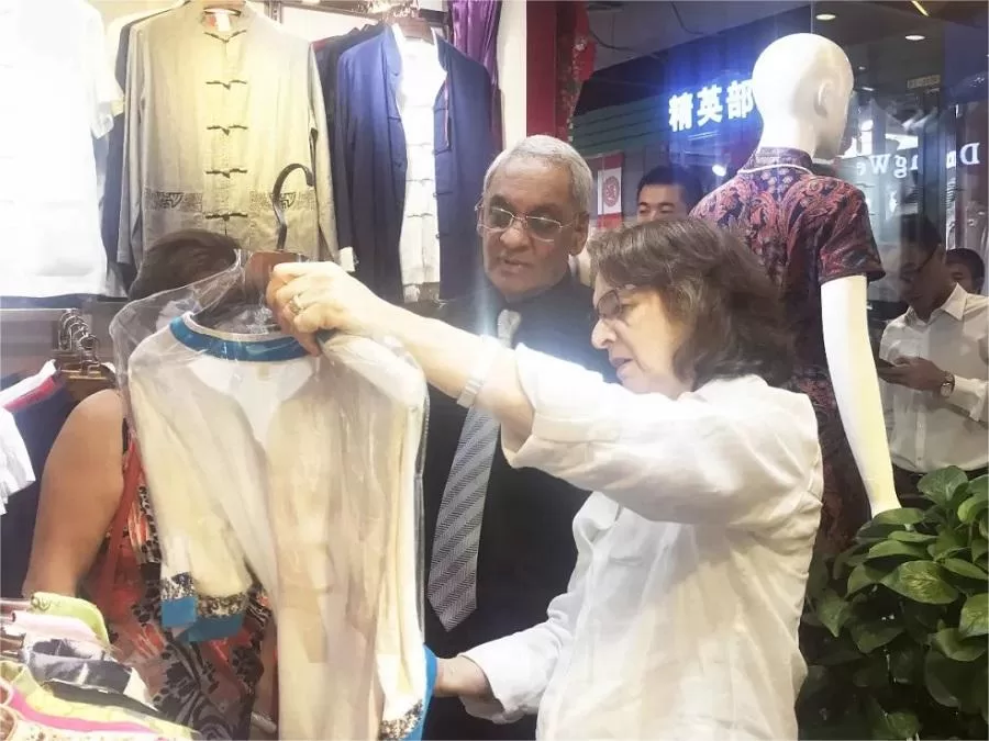 silk-products-in-silk-street-market-jpg silk-products-in-silk-street-market-jpg