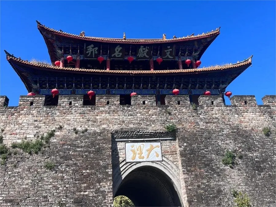 southern-gate-tower-in-dali-old-town-jpg southern-gate-tower-in-dali-old-town-jpg