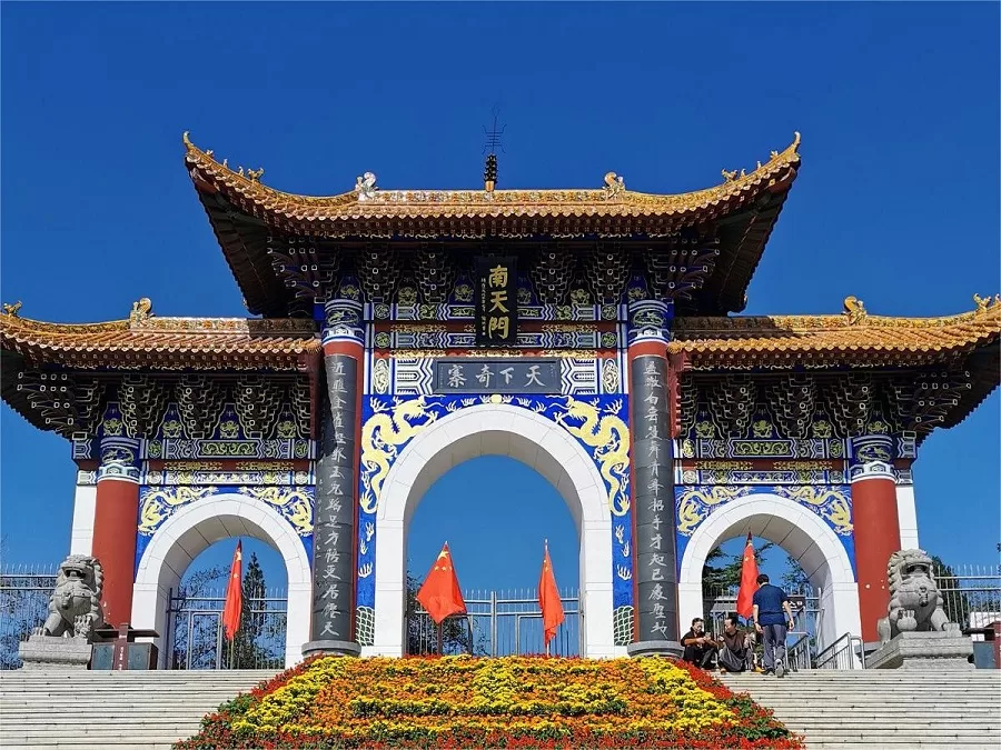 southern-heavely-gate-in-baodu-zhai-jpg southern-heavely-gate-in-baodu-zhai-jpg