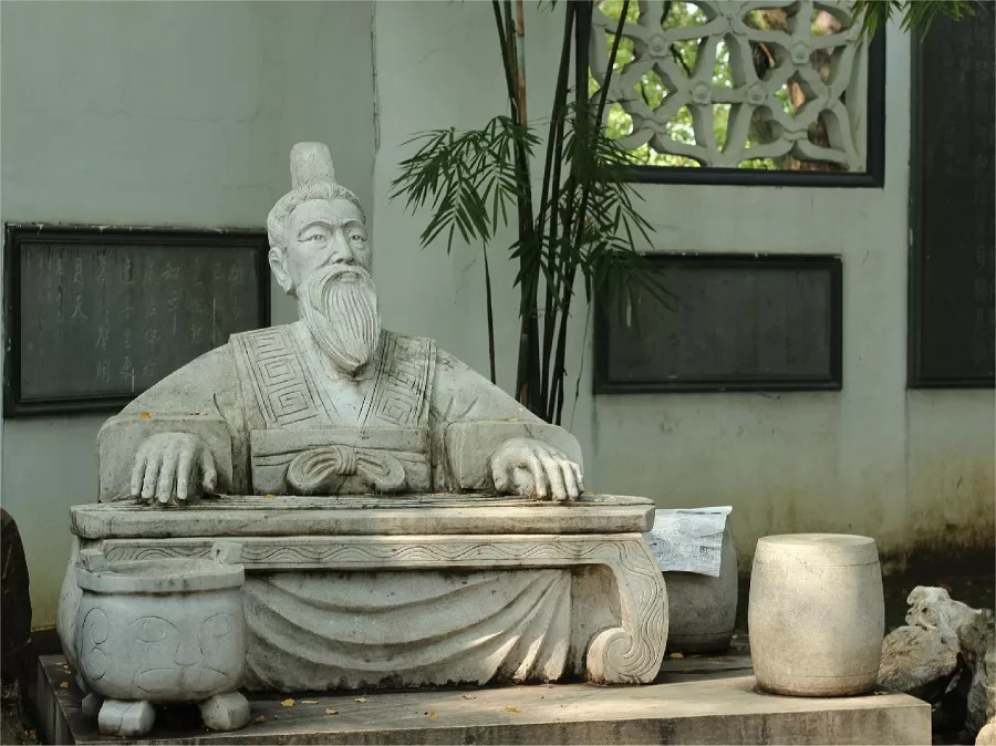 statues-in-guqin-tai-wuhan-1-jpg statues-in-guqin-tai-wuhan-1-jpg
