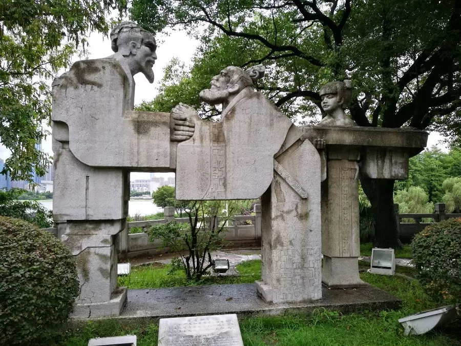 statues-in-guqin-tai-wuhan-2-jpg statues-in-guqin-tai-wuhan-2-jpg
