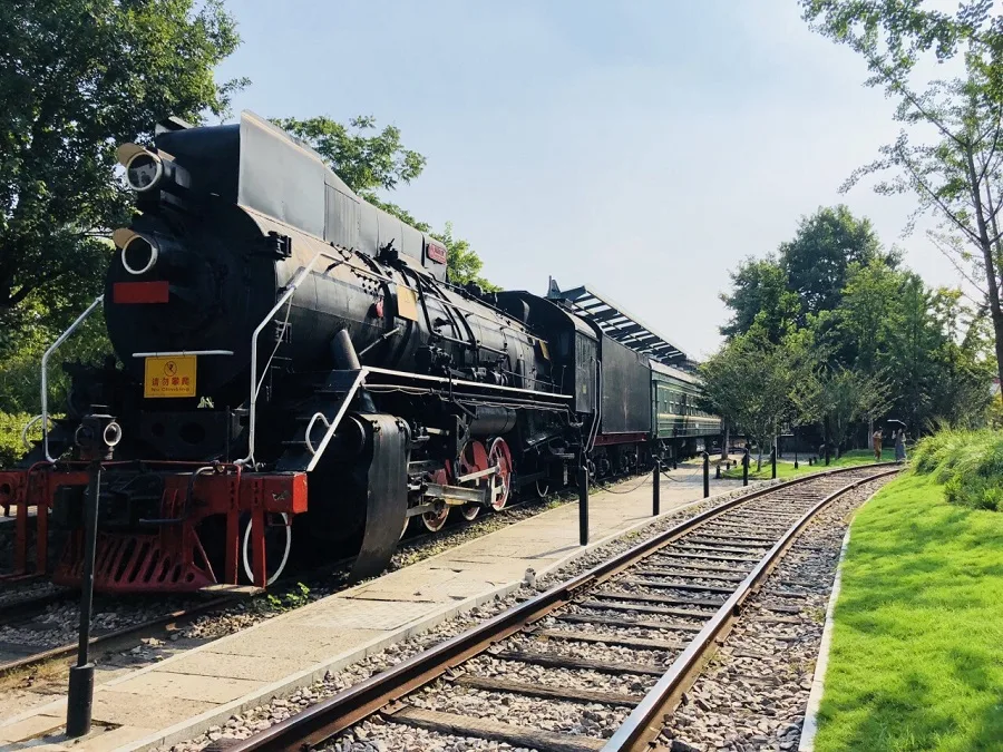 steam-locomotive-in-white-pagoda-park-jpg steam-locomotive-in-white-pagoda-park-jpg