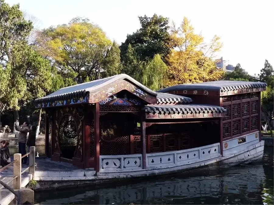 stone-boat-in-lion-grove-garden-jpg stone-boat-in-lion-grove-garden-jpg