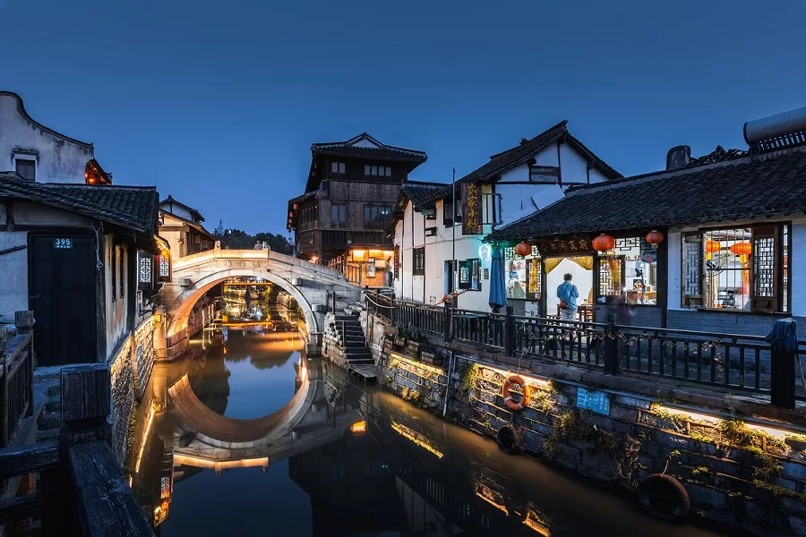 stone-bridges-and-canals-in-xinchang-ancient-town-shanghai-jpg stone-bridges-and-canals-in-xinchang-ancient-town-shanghai-jpg
