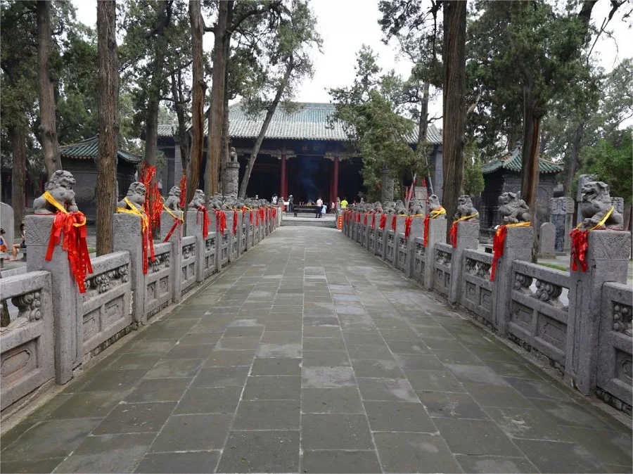 stone-lion-avenue-in-guanlin-temple-luoyang-jpg stone-lion-avenue-in-guanlin-temple-luoyang-jpg
