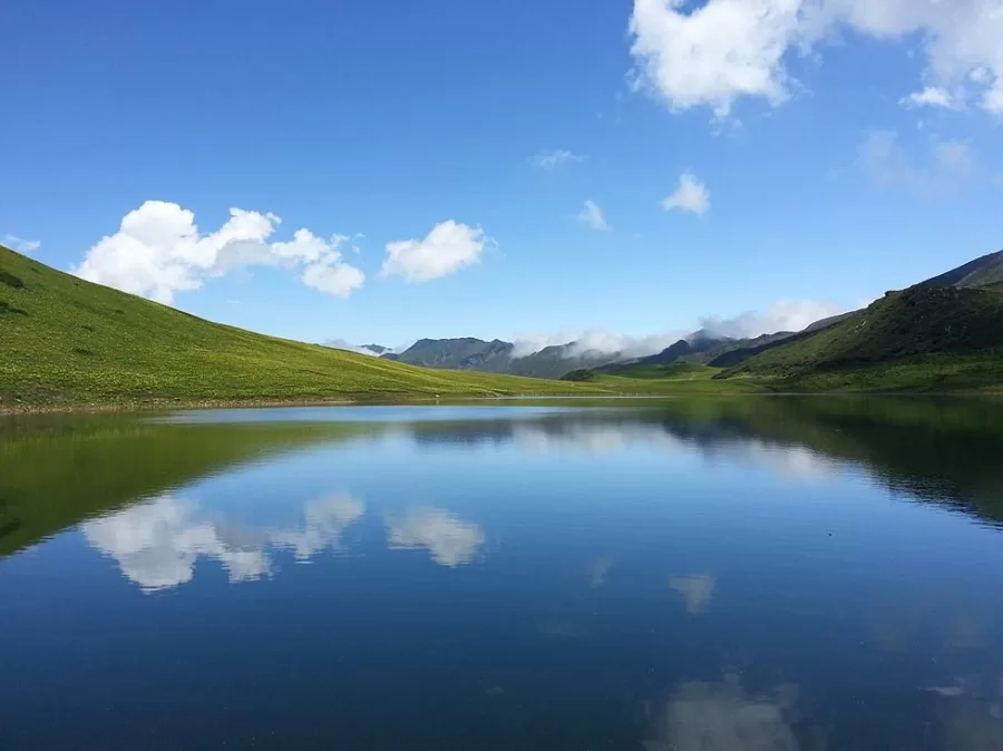 streams-and-lakes-in-jiuding-mountain-jpg streams-and-lakes-in-jiuding-mountain-jpg