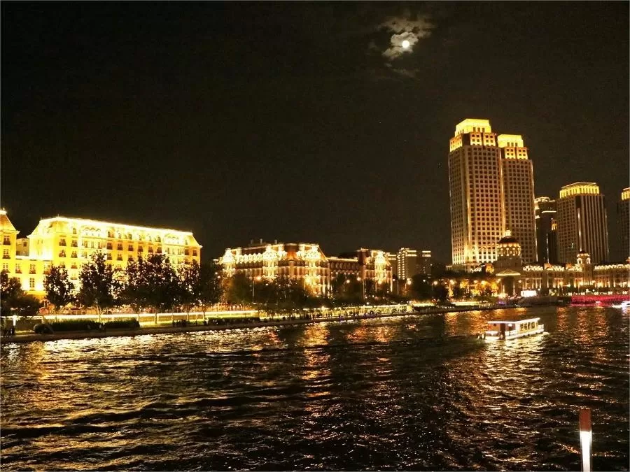 stunning-waterfront-promenande-in-haihai-bund-park-jpg stunning-waterfront-promenande-in-haihai-bund-park-jpg