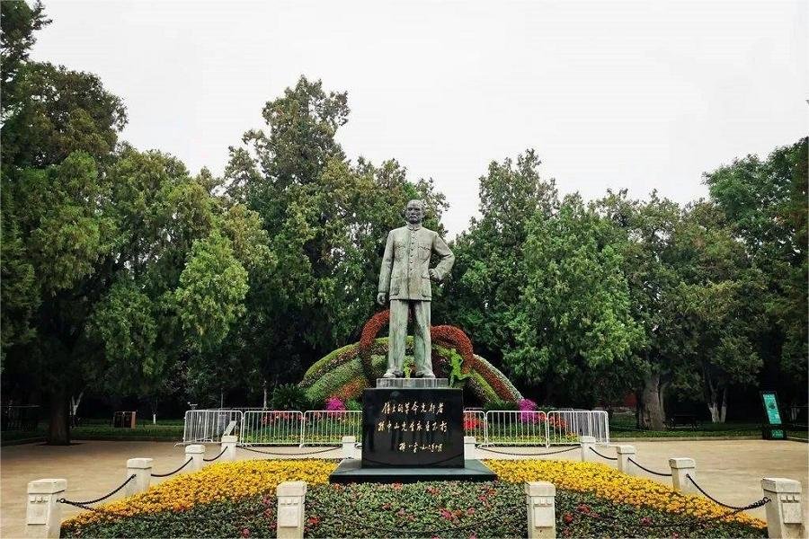 sun-yat-sen-memorial-hall-in-zhongshan-park sun-yat-sen-memorial-hall-in-zhongshan-park