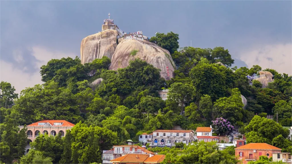 sunglight-rock-in-gulangyu-1024x576-1