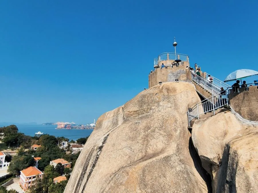 sunlight-rock-in-gulangyu-island-jpg sunlight-rock-in-gulangyu-island-jpg