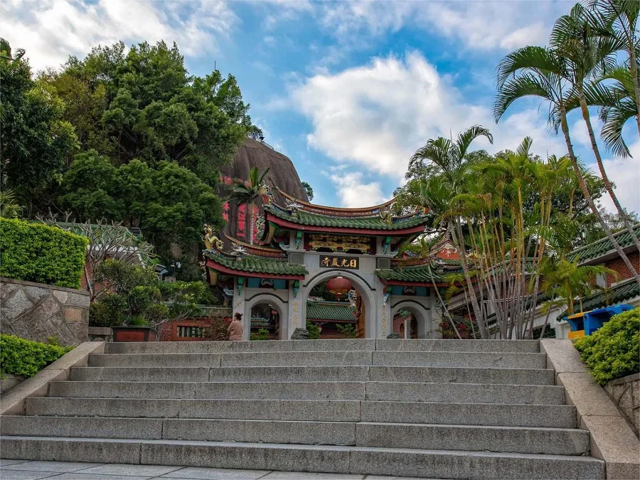 sunlight-rock-temple-in-gulangyu-jpg sunlight-rock-temple-in-gulangyu-jpg