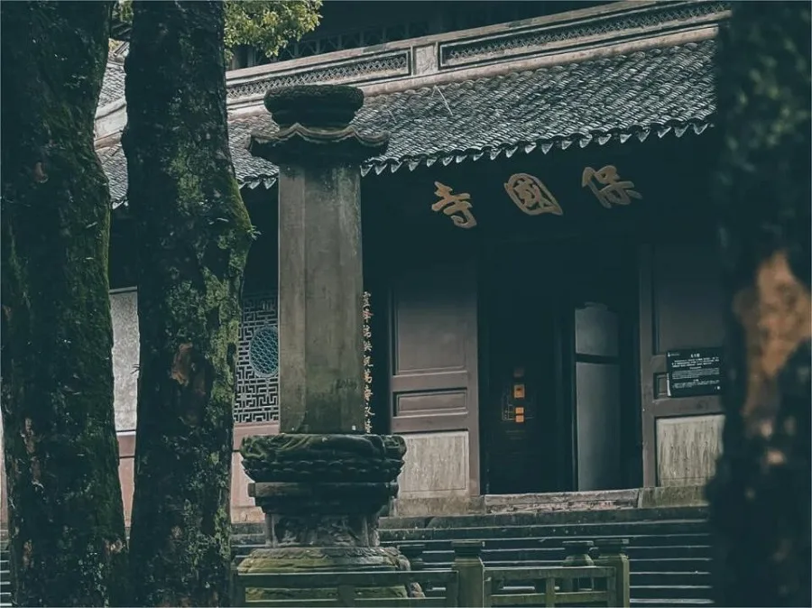 tang-dynasty-sutra-pillars-in-baoguo-temple-ningbo-jpg tang-dynasty-sutra-pillars-in-baoguo-temple-ningbo-jpg