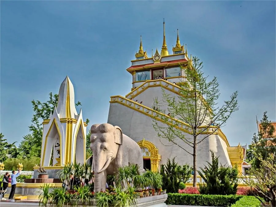 thai-buddhist-temple-in-white-horse-temple-jpg thai-buddhist-temple-in-white-horse-temple-jpg