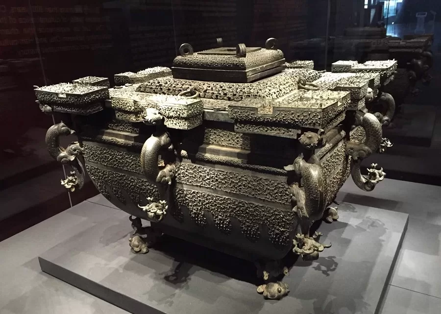 the-bronze-collection-in-capital-museum-beijing-jpg the-bronze-collection-in-capital-museum-beijing-jpg